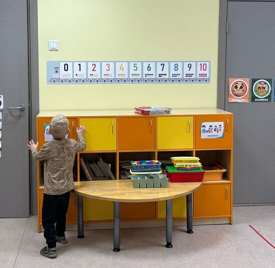 TRAIN WITH NUMBERS (wall sticker)