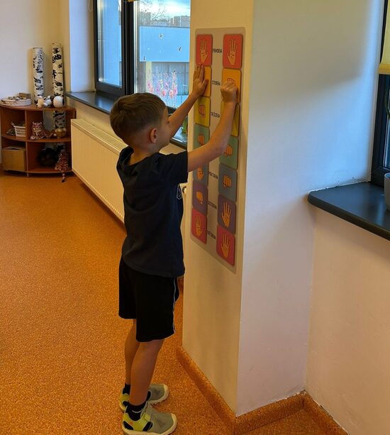 HAND COORDINATION (wall sticker)