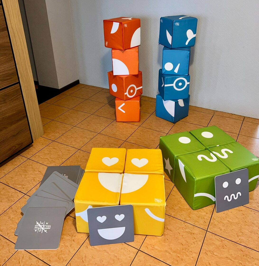 Emoji soft cube puzzle.