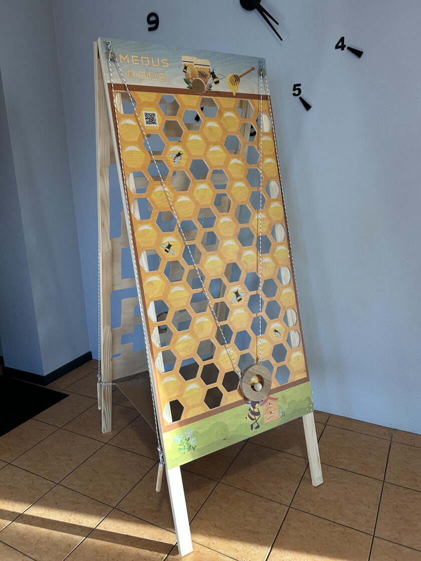 Vertical maze. Ball wall. Large game making. Outdoor game rental.