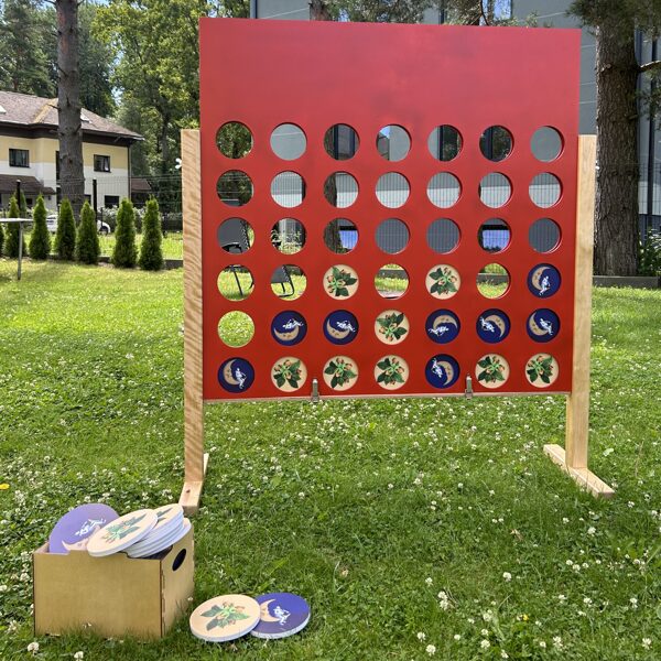 Four in a row. Personalized large format game. BigGames Large game making. Garden gam