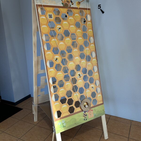 Vertical maze. Ball wall. Large game making. Outdoor game rental.