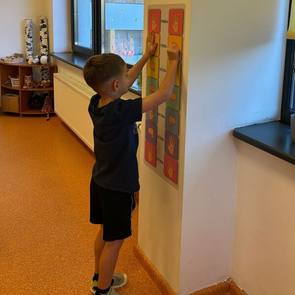 Sienas uzlīmes izglītības iestādēm