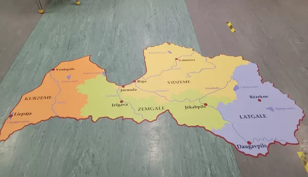 Latvijas karte Izglītojoša grīdas uzlīme Grīdas uzlīmes bērnudārzam Uzlīmes skolai